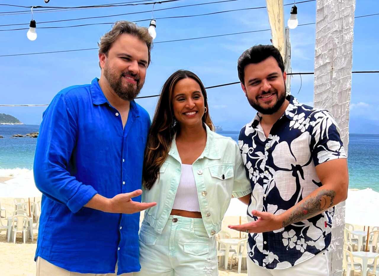 Tom E Léo Lançam Clipe Dirigido Por Patrícia Cupello 2 Thaissa Carvalho Entre Tom E Leo Foto Divulgacao 1 Scaled Cosmopolitam