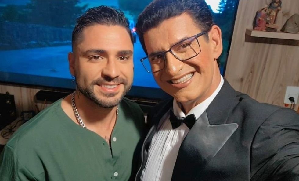 Cantor Português Leandro E Tarólogo Val Couto - Crédito Da Foto: Divulgação