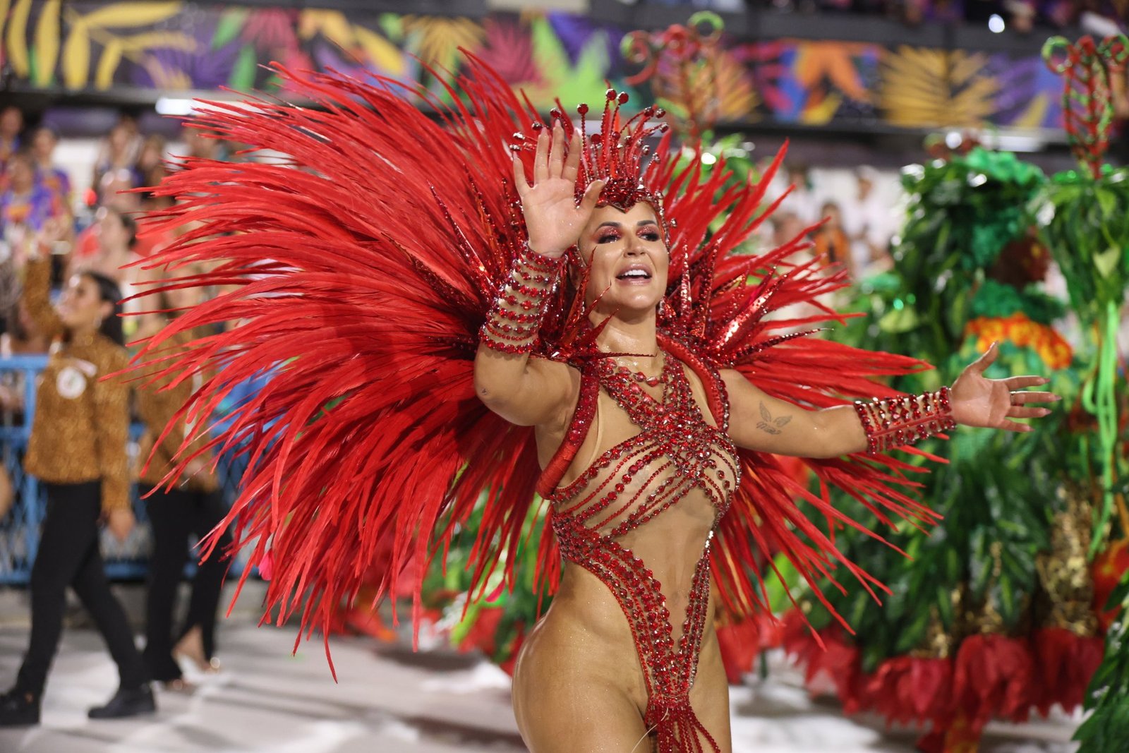 Deolane Bezerra Perde Brinco De R$ 200 Mil Em Desfile - Foto: Daniel Pinheiro / Brazil News