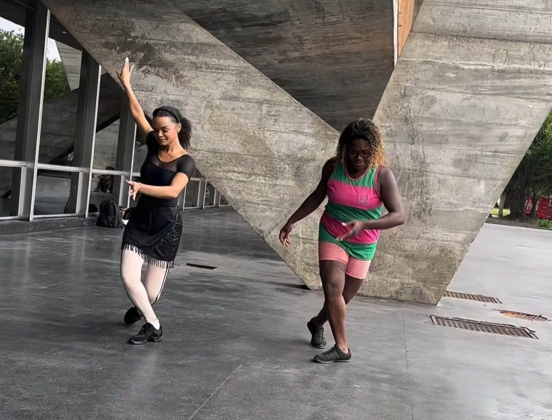 Musa Da Unidos De Padre Miguel Faz Aulas Com Porta-Bandeira Da Mangueira 3 Anny Alves.e Cintya Santos, Primeira Porta-Bandeira Da Estação Primeira De Mangueira