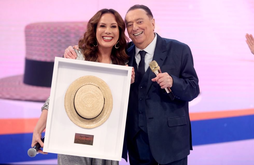 Regina Volpato Tira Chapéu Para Ana Maria Braga E Diz: “Me Inspiro Nela Com Muito Respeito” 3 Regina Volpato No Programa Raul Gil - Crédito Da Foto: Rodrigo Belentani / Sbt