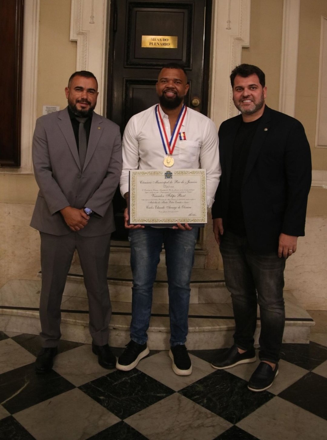 Mestre Dudu, Da Bateria Da Mocidade Independente De Padre Miguel, Recebe Medalha Pedro Ernesto 6 Reprodução Instagram Mestre Dudu / Thalita Cajueiro