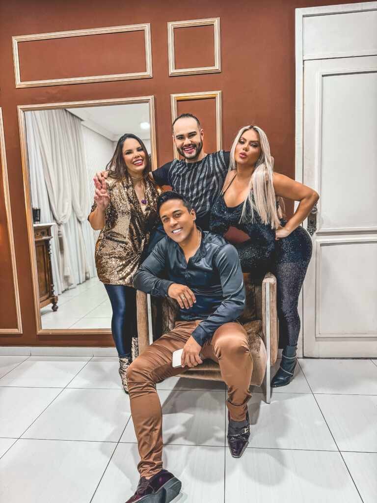 Influenciador Nivaldo e amigos em festa - Foto Divulgação