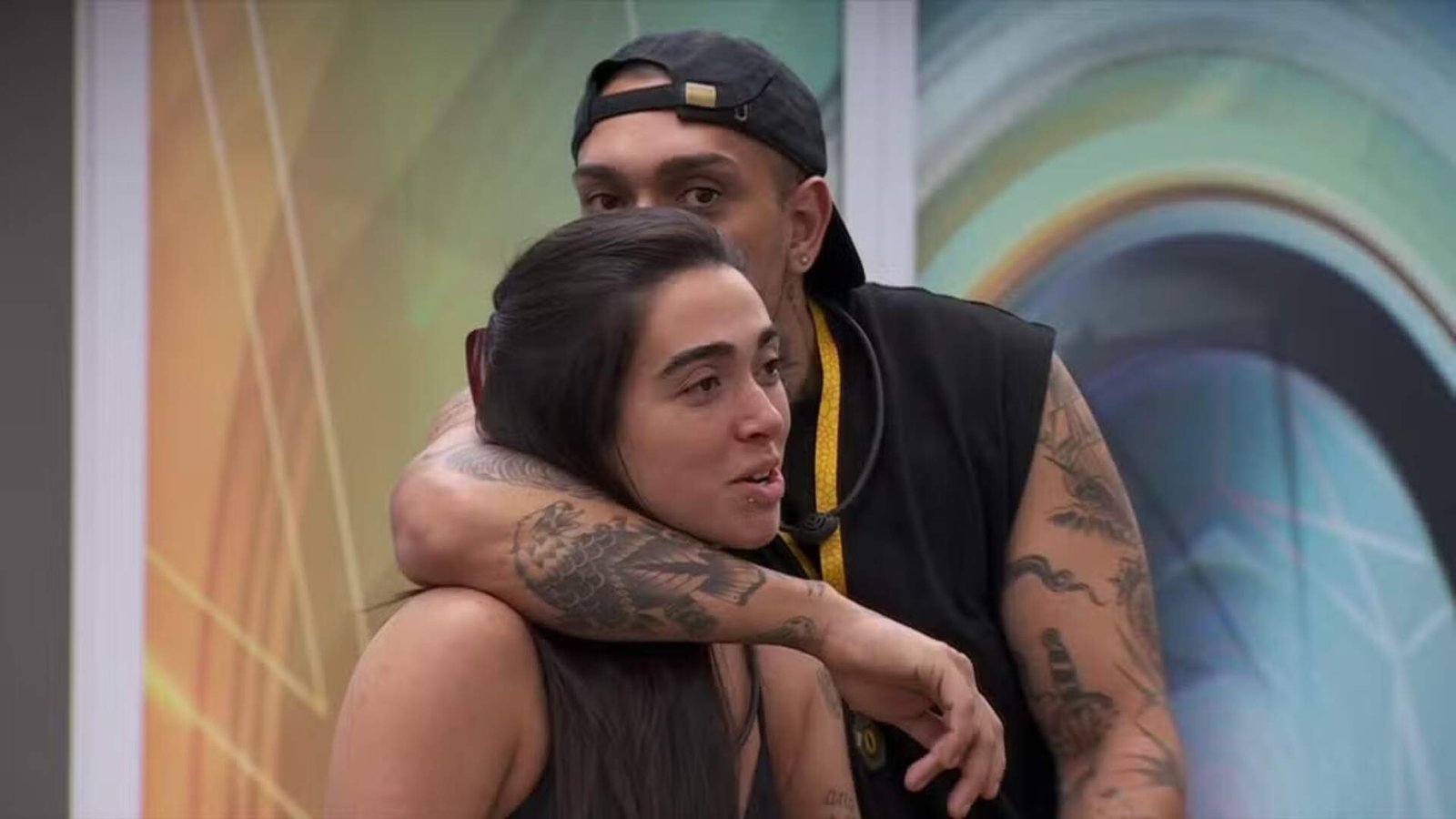 Mc Binn Admite Que Está Vivendo Romance Com Giovanna E Entrega Que Tadeu Schmidt Ajudou No Relacionamento