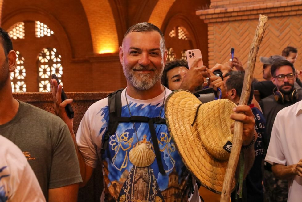Ex-Bbb Vagner Lara Se Emociona Ao Encontrar Família Em Basílica De Aparecida, Após Caminhar Mais De 180 Km 3 Ex-Bbb Vagner Lara - Crédito Da Foto: Thiago Duran / Divulgação