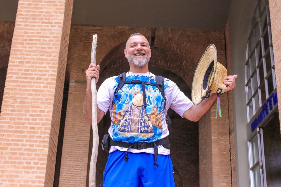 Ex-Bbb Vagner Lara Se Emociona Ao Encontrar Família Em Basílica De Aparecida, Após Caminhar Mais De 180 Km 2 Ex-Bbb Vagner Lara - Crédito Da Foto: Thiago Duran / Divulgação