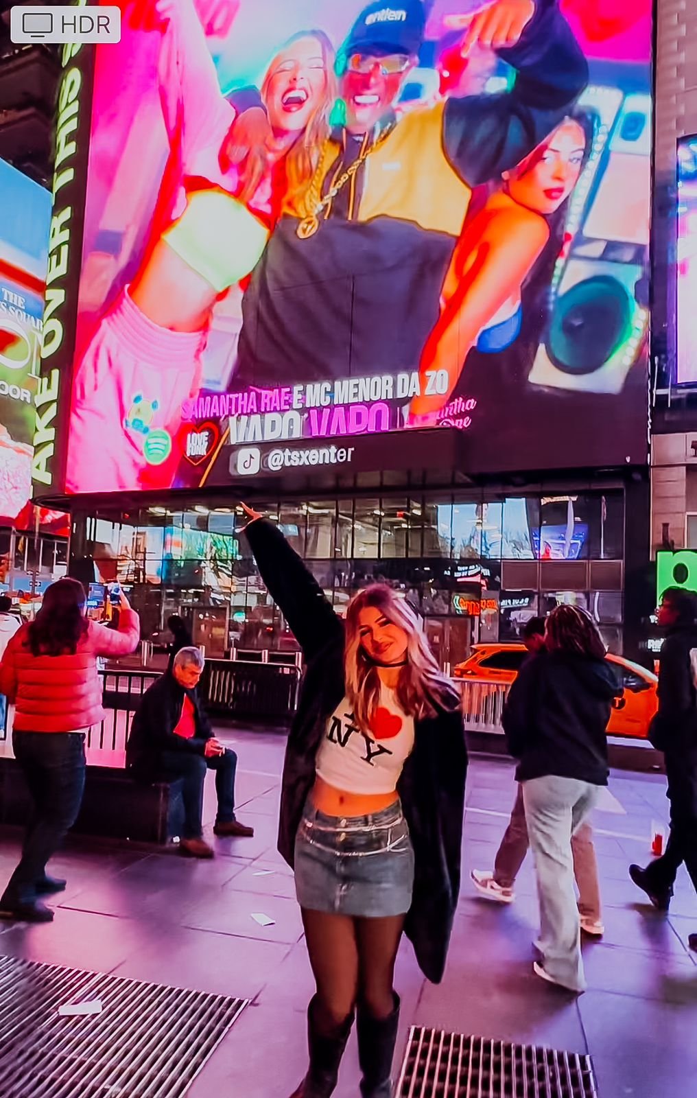Samantha Rae Lança Música No Telão Da Times Square Em Ny 2 Whatsapp Image 2024 04 22 At 17.12.40 Cosmopolitam