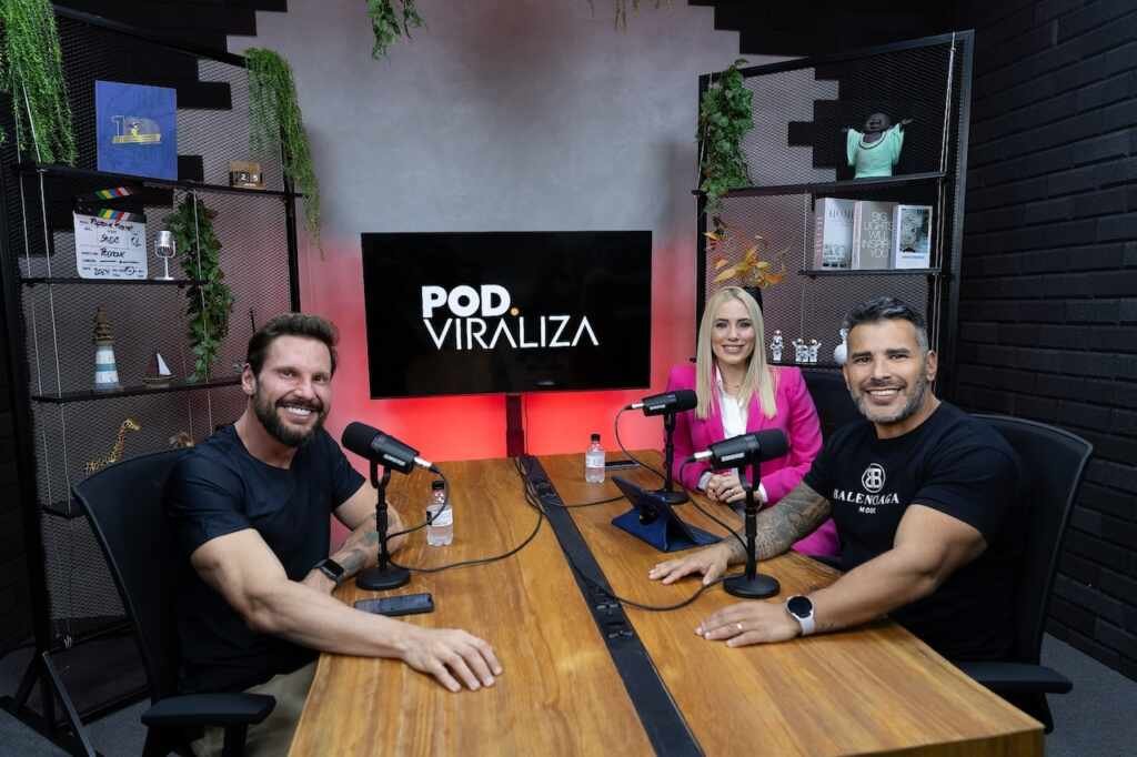 Rafael Pessina Com Nathalia Zalaf E Dennis Ayres - Credito Da Foto Tag Agency - Divulgação