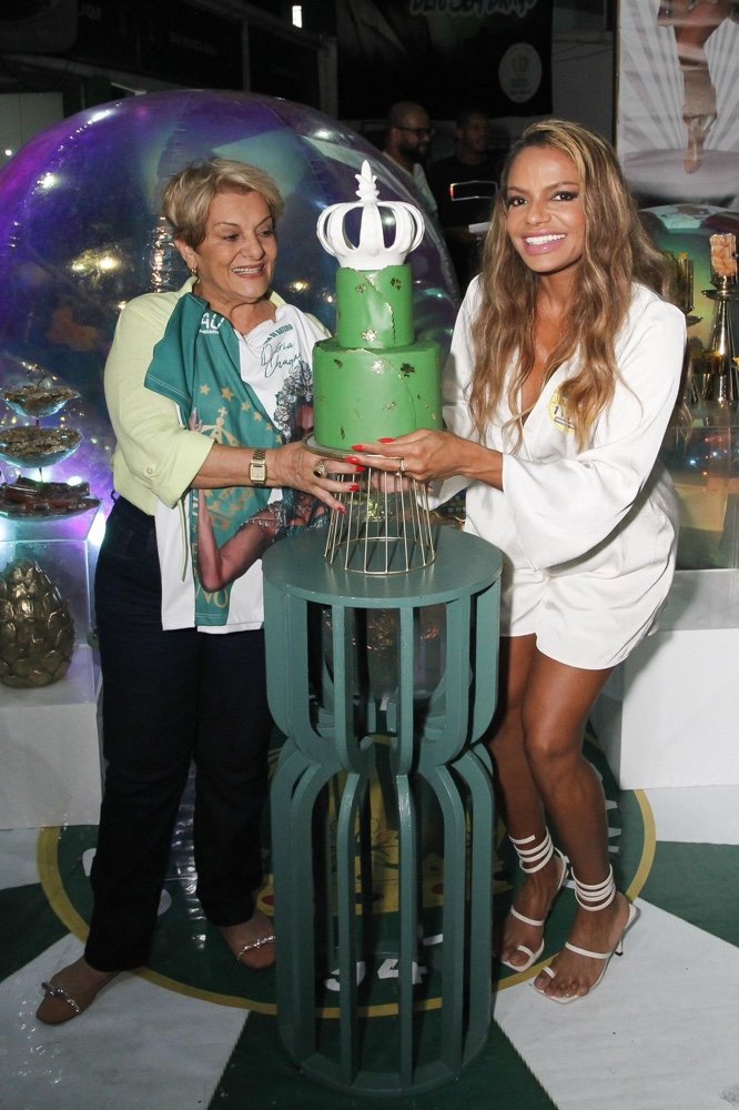 Quitéria Chagas, Rainha De Bateria, Recebe Festa Surpresa Na Quadra Do Império Serrano&Nbsp; 2 15970Db5 Eb37 4E92 81F8 99A48De46094 1 Cosmopolitam