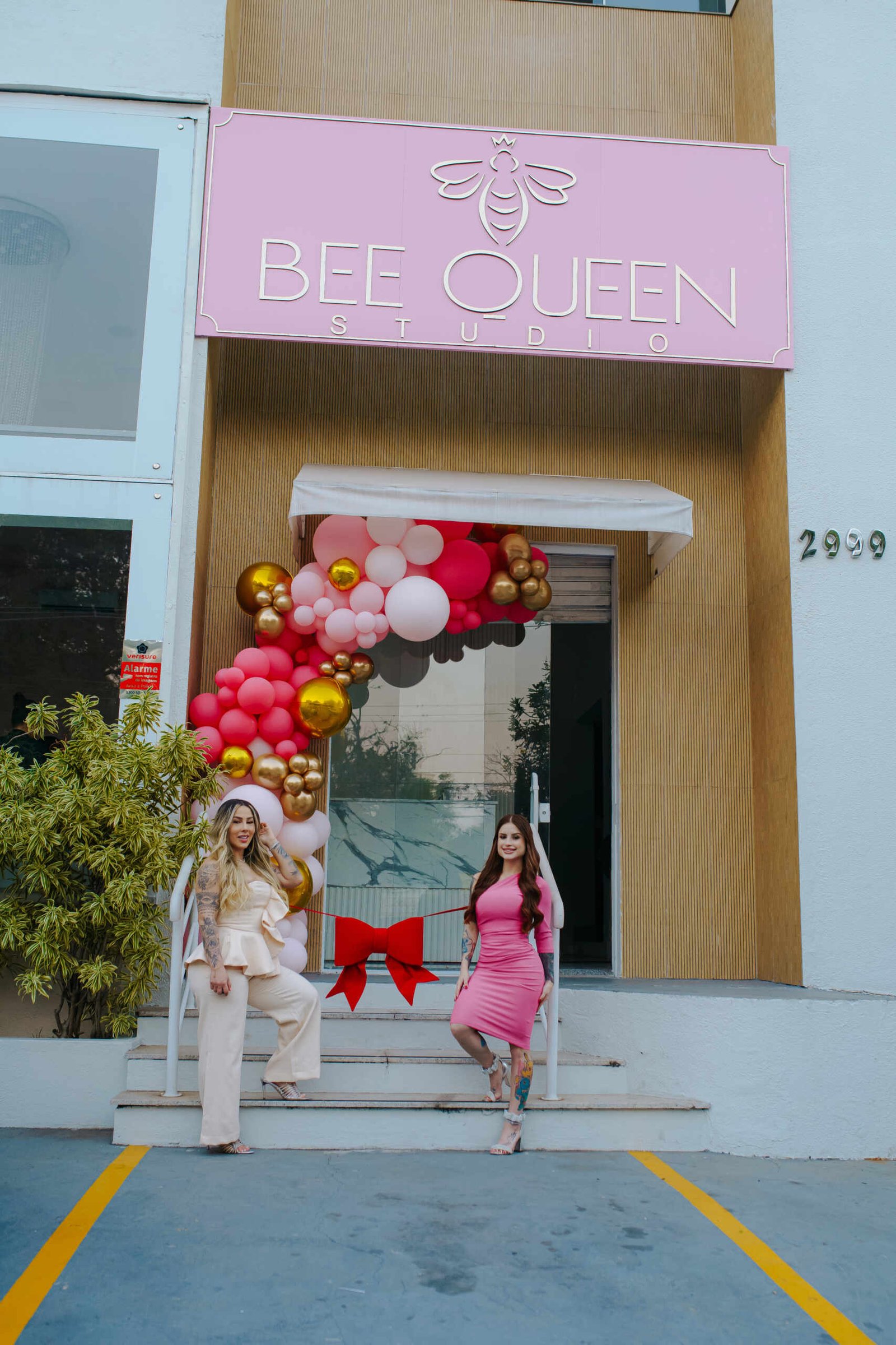 BEE QUEEN STUDIO Allana Azevedo e Leticia Marches por @oclaudiinho scaled Cosmopolitam