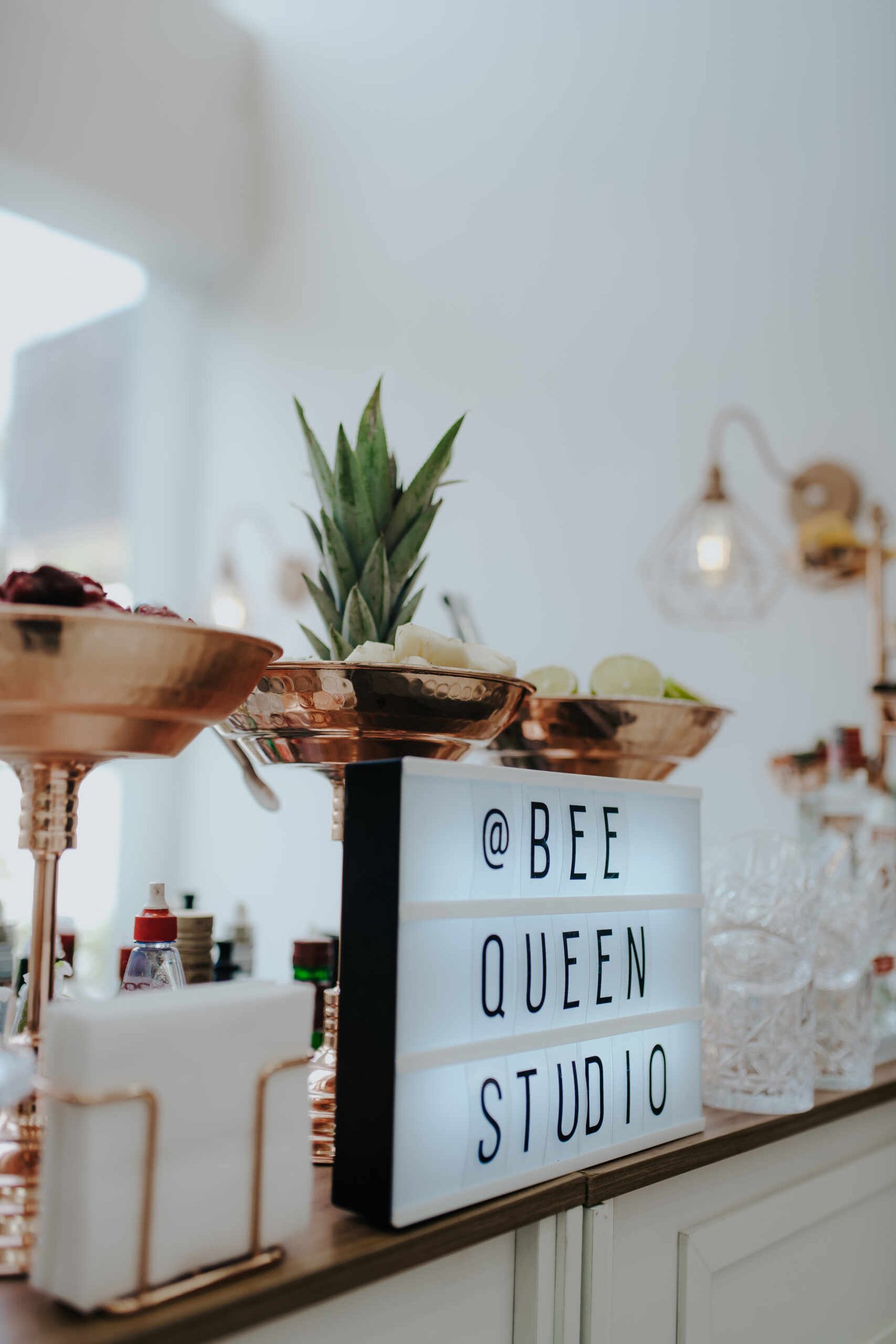 BEE QUEEN STUDIO por @oclaudiinho scaled Cosmopolitam