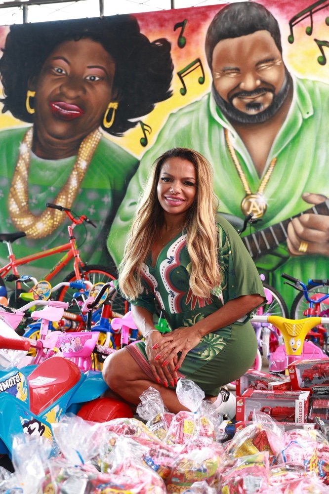 Quitéria Chagas Sobe À Comunidade Para Distribuir Presentes Pelo Dia Das Crianças Em Madureira 3 Frf 0548 1 Cosmopolitam