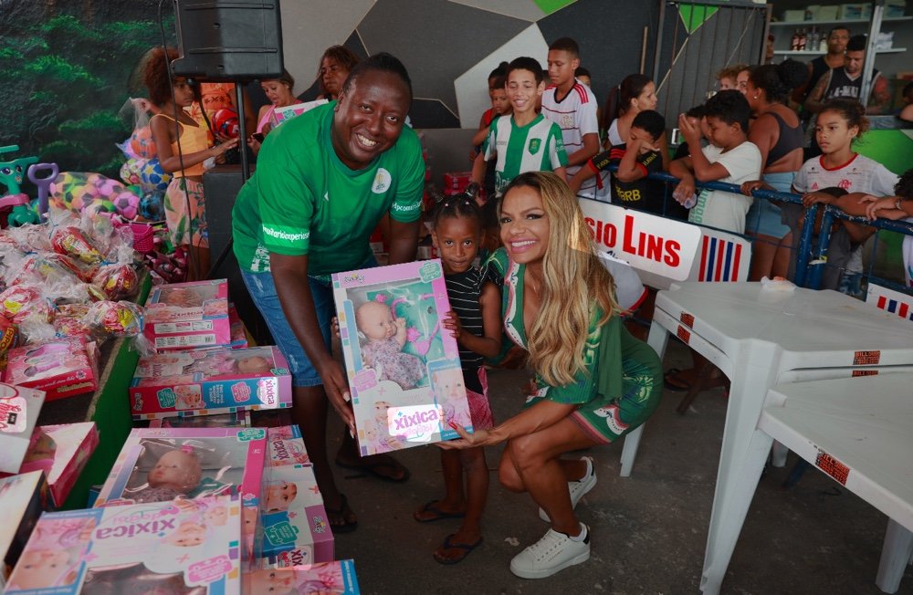 Quitéria Chagas Sobe À Comunidade Para Distribuir Presentes Pelo Dia Das Crianças Em Madureira 4 Img 4189 1 Cosmopolitam