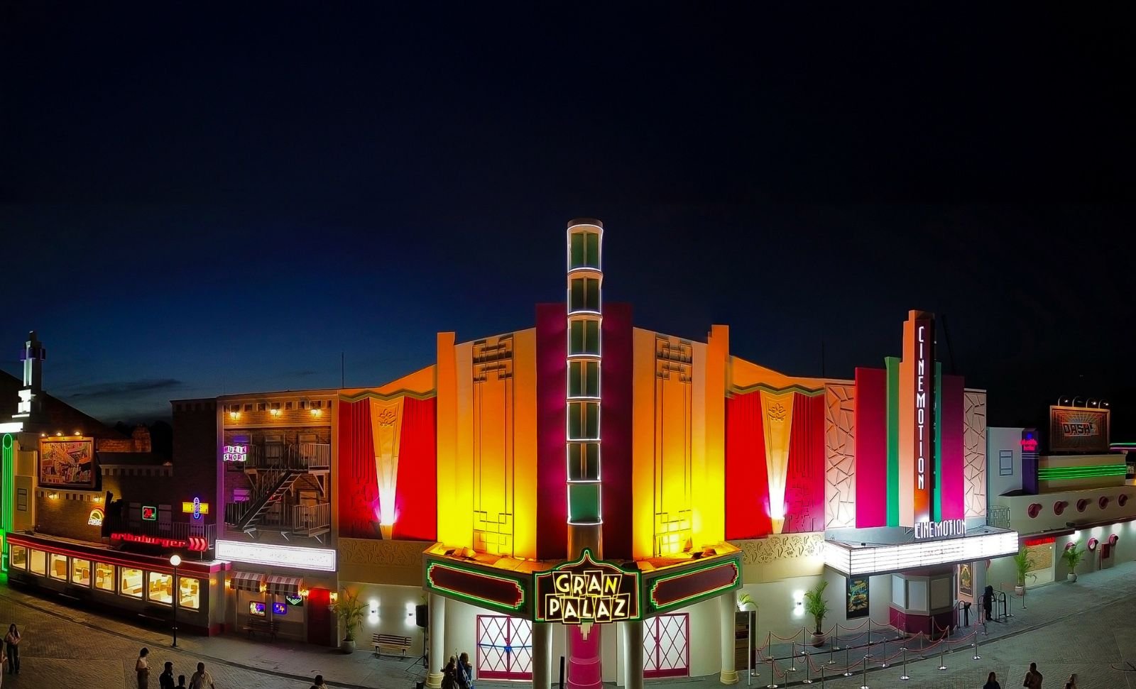 Hopi Hari celebra 25 Anos com abertura noturna inédita e inauguração do Gran Palaz 17 bdcec77e