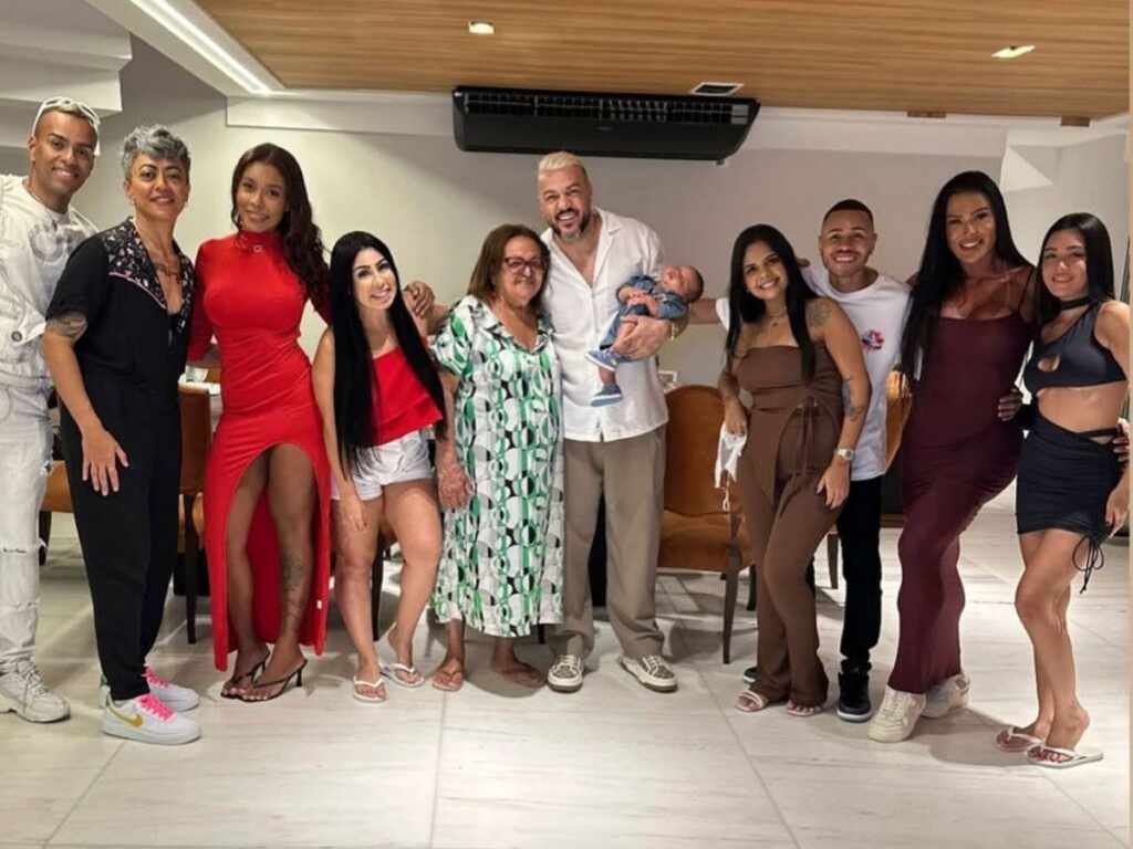 Belo Com A Familia De Gracyanne Barbosa No Natal Cosmopolitam