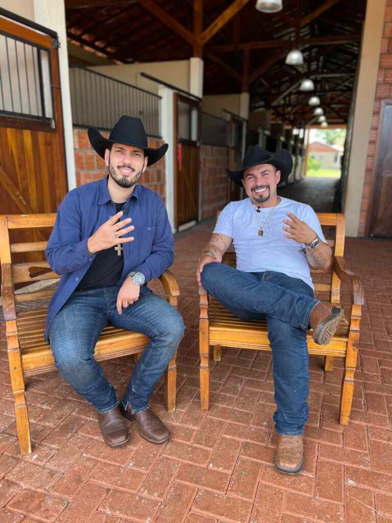 Cantor Pedro Paulo e o adestrador Mestre Felipe - Crédito da Foto: Acervo Pessoal