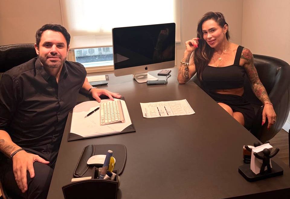 Musa Fitness Fabi Frota Intensifica Cuidados Com Dr. Derek Camargo Para O Carnaval 2025 2 Dr. Derek Camargo E Fabi Frota - Crédito Da Foto: Divulgação