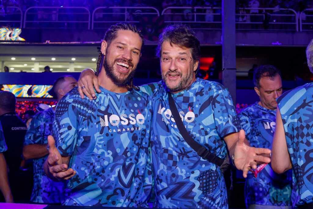 José Loreto e Marcelo Serrado curtem juntos o Carnaval em camarote da Marquês de Sapucaí José Loreto e Marcelo Serrado - Fotos: Paulo Tauil / Brazil News
