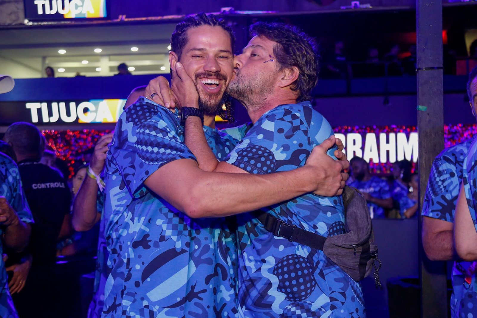 José Loreto e Marcelo Serrado curtem juntos o Carnaval em camarote da Marquês de Sapucaí 19 José Loreto e Marcelo Serrado - Fotos: Paulo Tauil / Brazil News