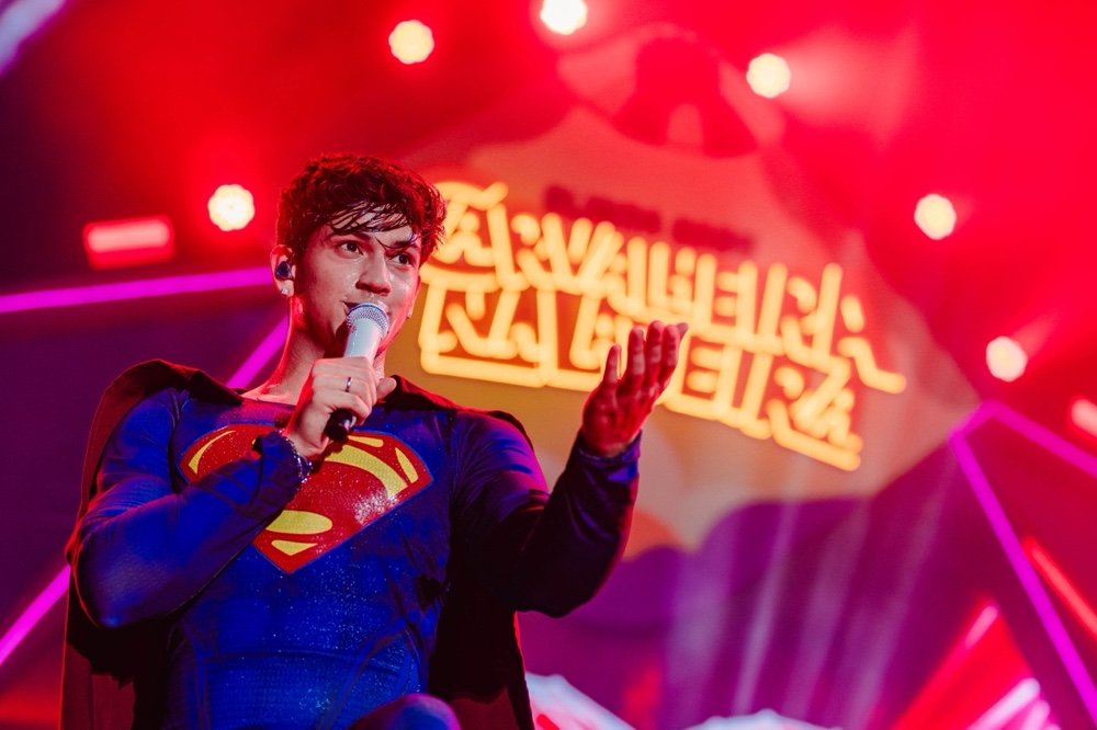 Léo Foguete agitou camarotes da Sapucaí até festa tradicional de Recife 21 Léo Foguete - Foto: Vans Bumbeers - Divulgação: TxT