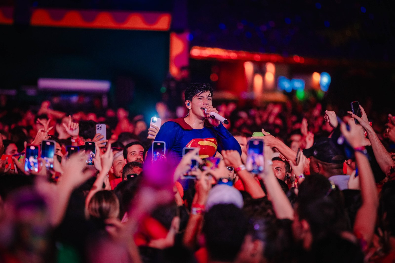 Léo Foguete agitou camarotes da Sapucaí até festa tradicional de Recife 20 Léo Foguete - Foto: Vans Bumbeers