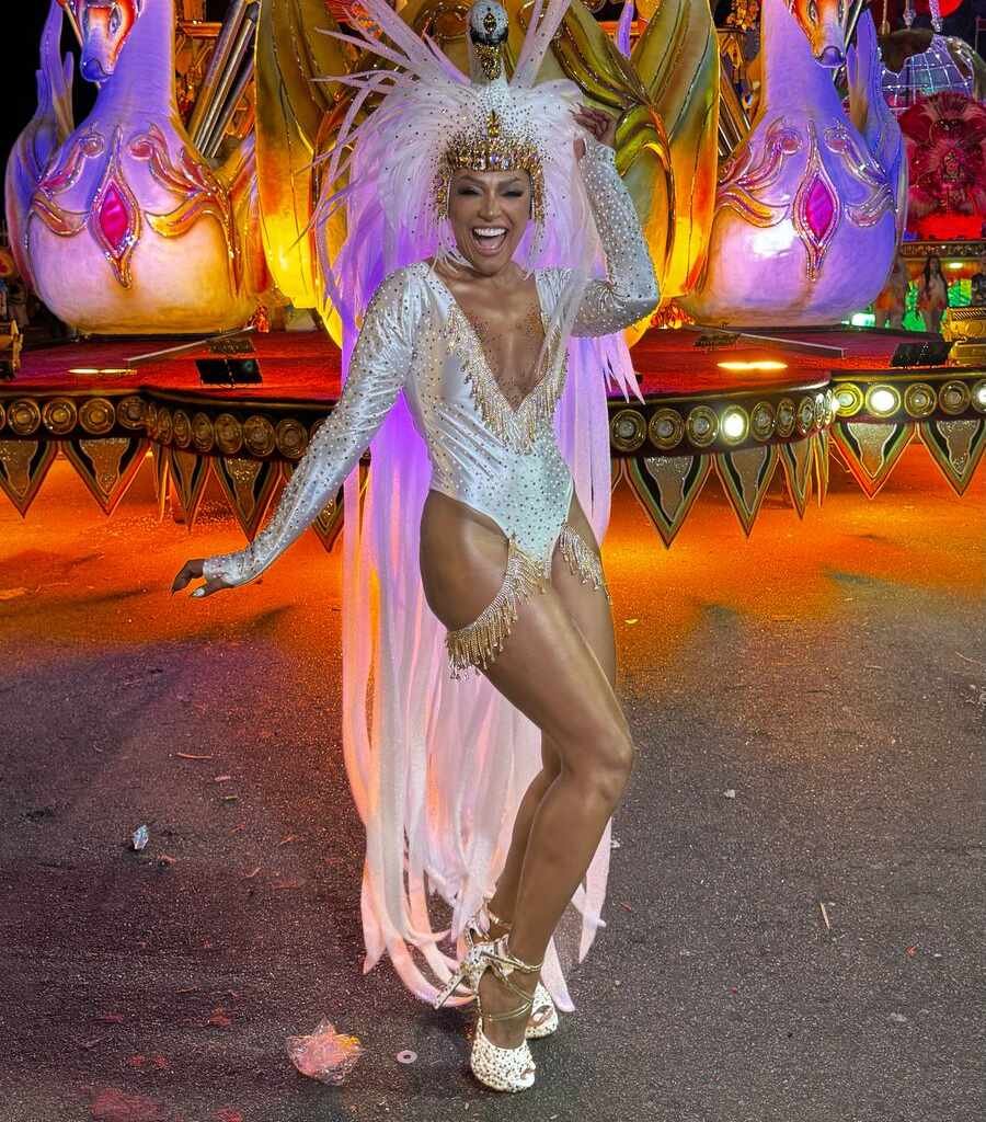 Madrinha Da Dragões Da Real, Simone Sampaio, Celebra Três Décadas De Carnaval 2 Simone Sampaio - Crédito Da Foto: Mara Santos / Renato Cipriano E Zuleika Ferreira - Divulgação
