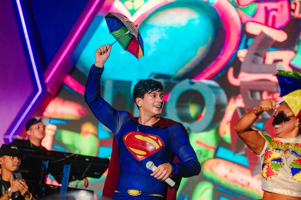 Léo Foguete agitou camarotes da Sapucaí até festa tradicional de Recife 24 Léo Foguete - Foto: Vans Bumbeers - Divulgação: TxT