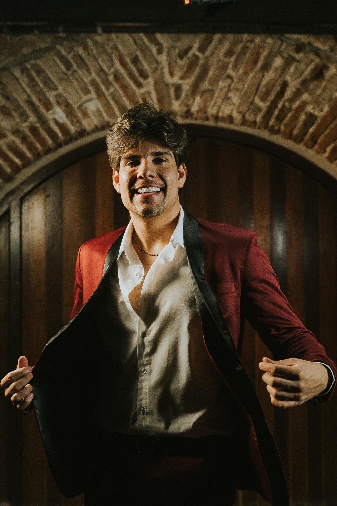 Rebatendo objeções sobre estilo musical, Núzio Medeiros disponibiliza EP “Reticências” 21 Nuzio Medeiros por @if.movies @eududugomes 2