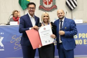 Priscila Sabino é homenageada com reconhecimento ao mérito na Câmera Municipal de São Paulo