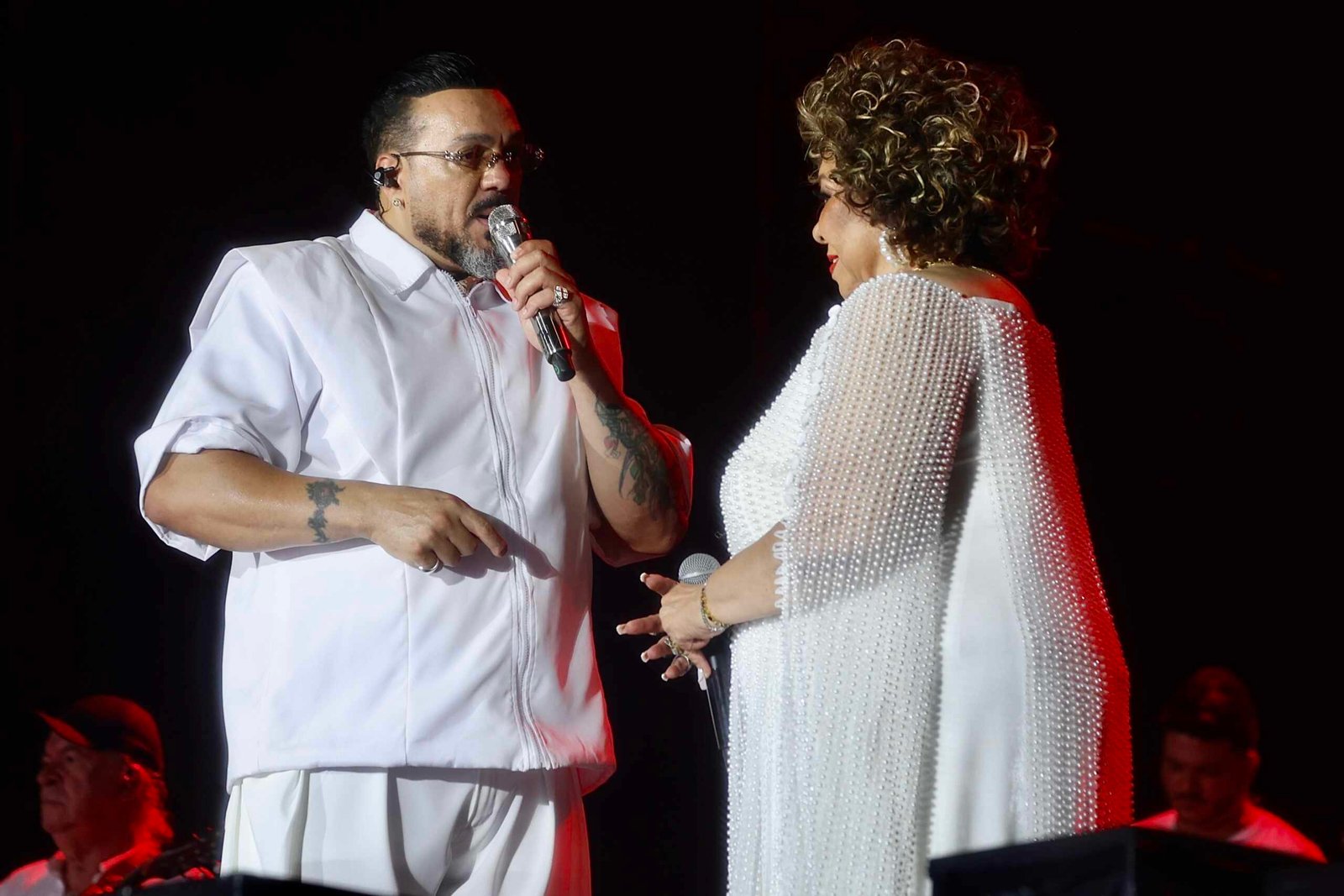 Belo e Alcione emocionam público no Palco Rio durante o Réveillon de Copacabana 21 FRF 4448 scaled