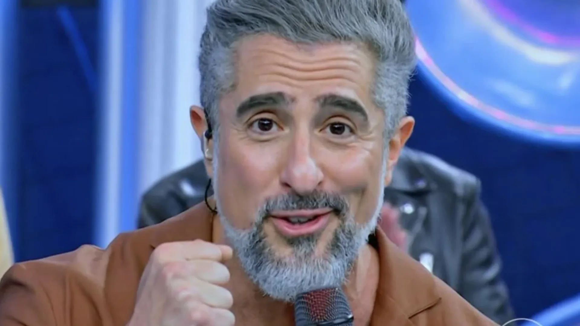 Mion revela por que não falou título de música de Mari Fernandez