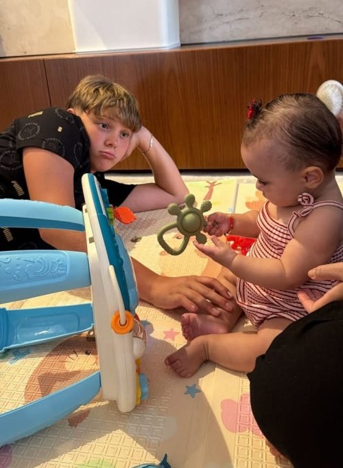 Neymar Jr. encanta web ao mostrar Davi Lucca com a filha caçula Mel