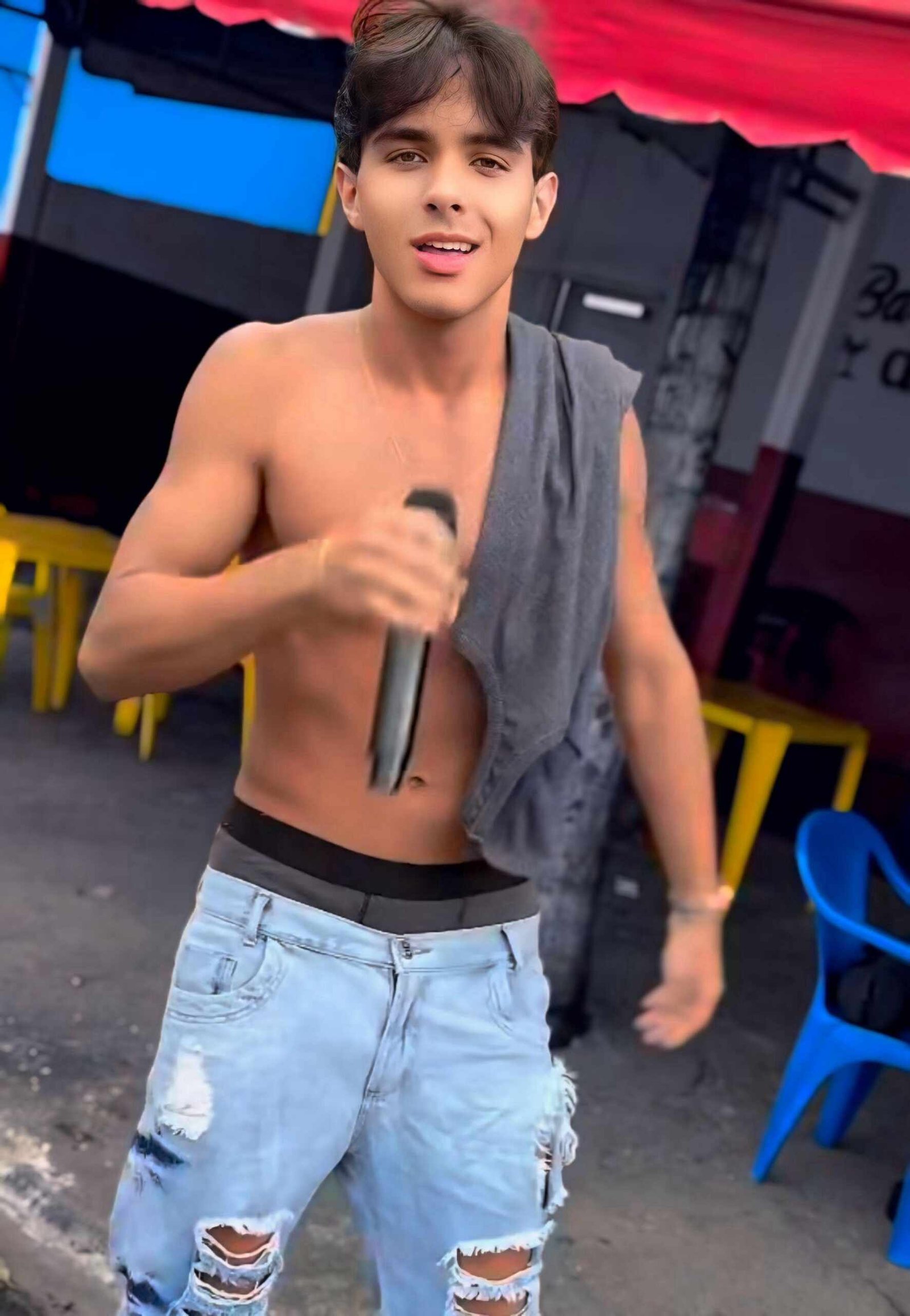 O cantor Gustavo Lacerda é destaque na internet e recebe cantada inusitada. 11 PHOTO 2025 12 14 22 42 16 scaled