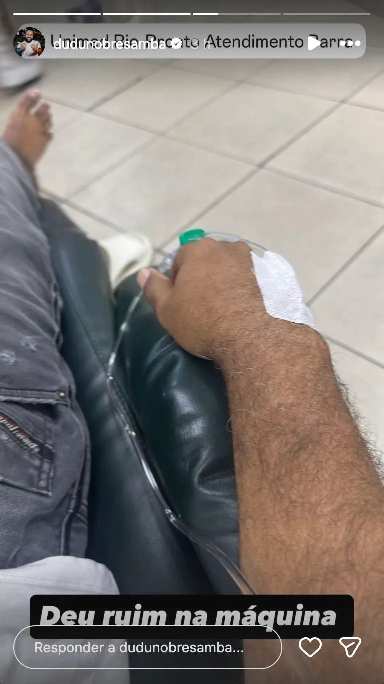Dudu Nobre é internado às pressas no Rio após mal-estar e tem shows adiados 17 Dudu Nobre é internado no Rio após mal-estar e fãs se emocionam