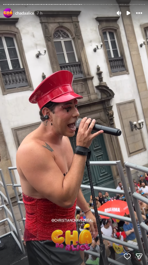 Christian Chávez estreia no Carnaval de rua do Rio e puxa multidão no Chá da Alice 17 Ex-RBD Christian Chávez - Reprodução: Instagram/@chadaalice