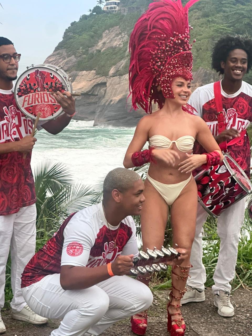 Gkay transforma o Joá em uma experiência onde moda e carnaval se encontram 19 IMG 20260126 WA0185