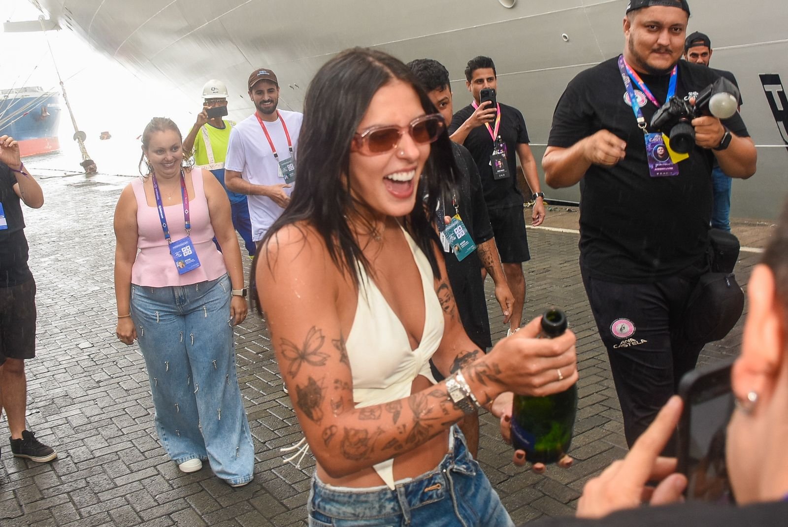 Ana Castela faz festa com fãs e dá largada oficial ao Navio da Boiadeira 33 Ana Castela - Fotos: Will Dias / Brazil News