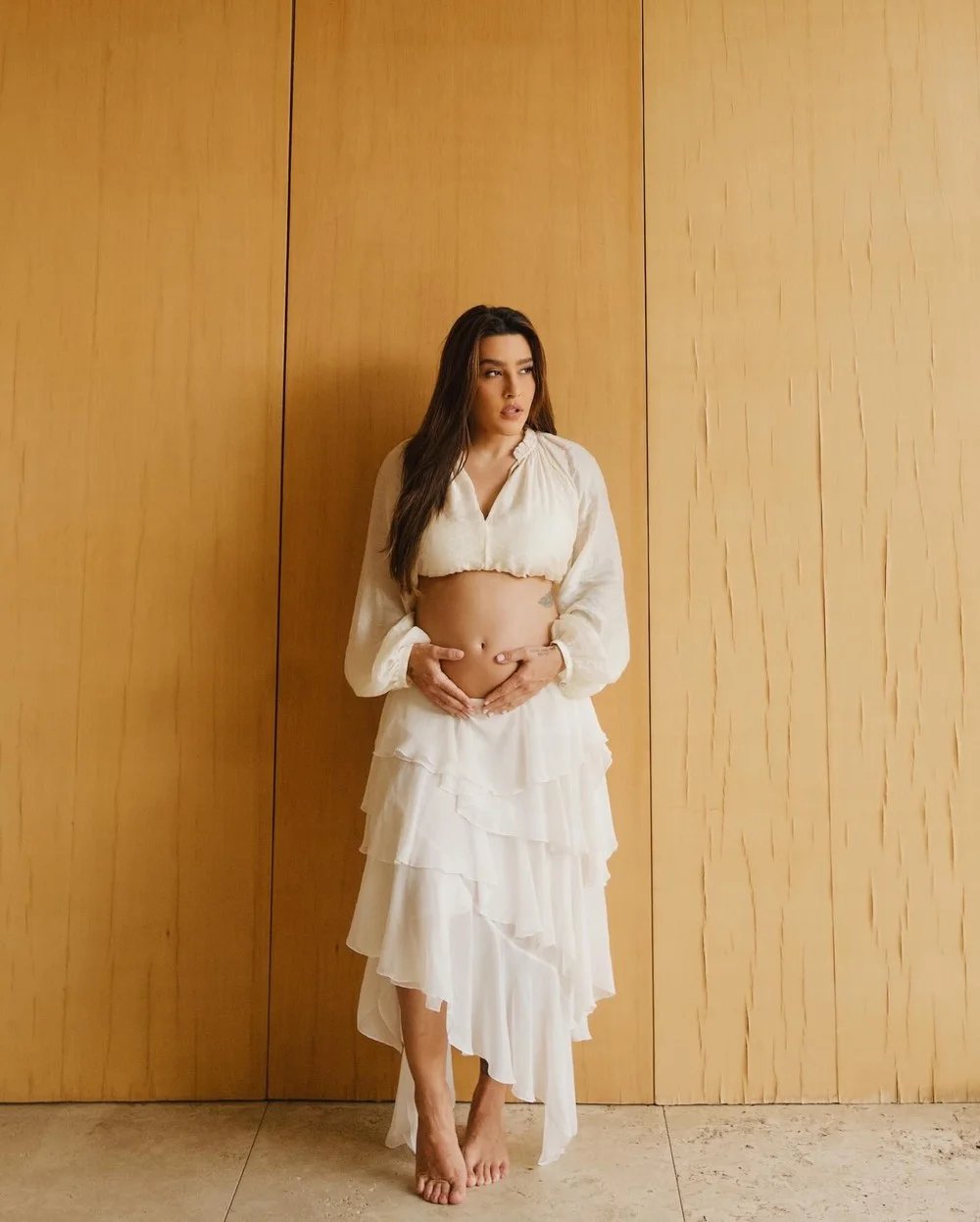 Lauana Prado exibe barriguinha e emociona fãs com novos cliques da gravidez -  Foto: Steffany Lima