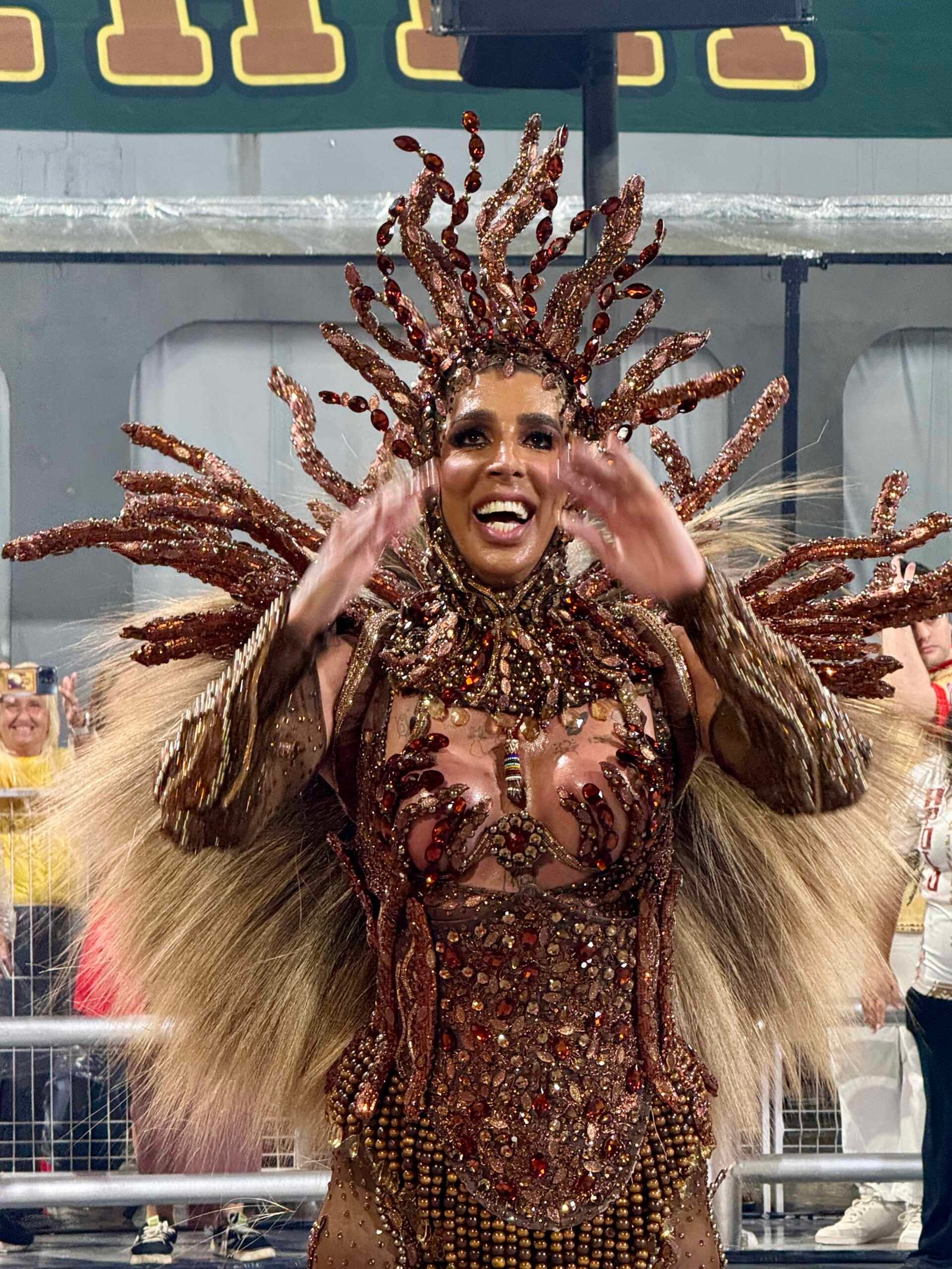 Pepita brilha como rainha de bateria da Unidos de São Lucas no Carnaval 2026 - Foto: Renato Cipriano 