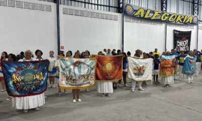 Velha Guarda e Baianas com Pavilhões do Enredo - Crédito da Foto: Renato Cipriano / Divulgação