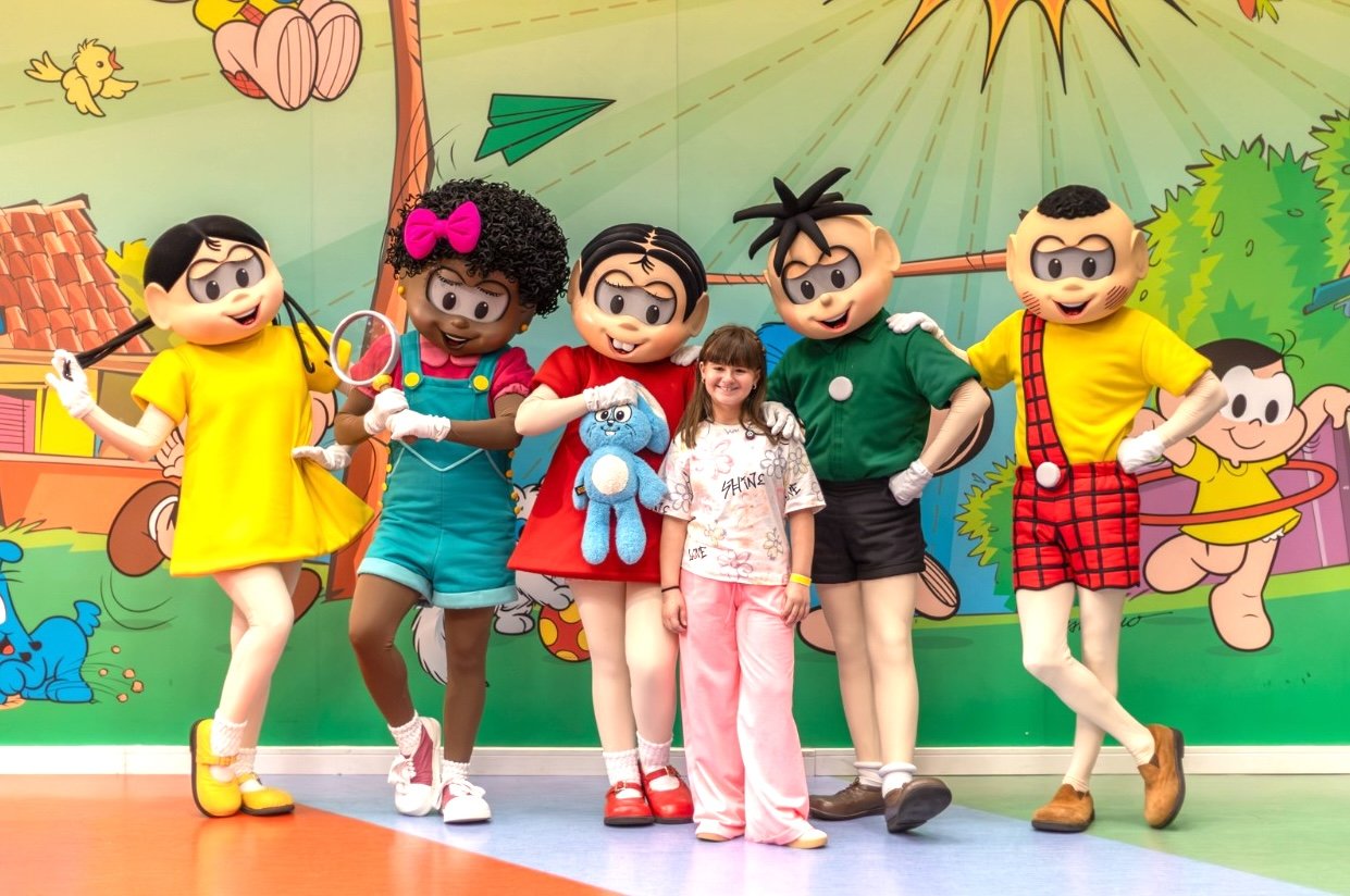 Juju Teofilo com A Turma da Mônica - Crédito da Foto: Divulgação